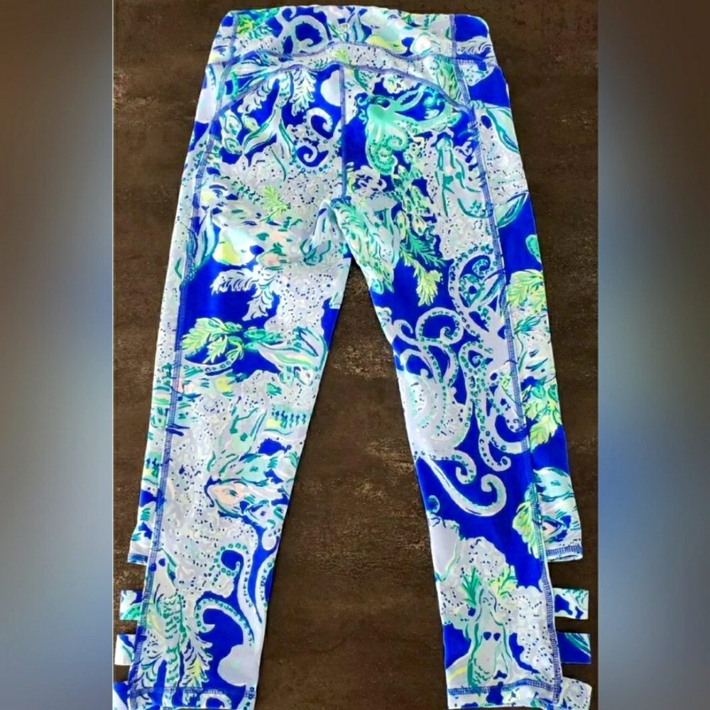Lilly Pulitzer Luxletic Capri Pants EUC Sz Small Octopus Pattern Like New
